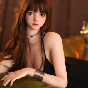 ตุ๊กตายางสาวไสตล์ฝรั่งเศส ใส่ชุดเดรสสีดำ ผมสีโค้ก