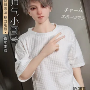 ตุ๊กตายางผู้ชาย วัยรุ่น เกาหลี ยืนโชว์สองนิ้ว ใส่เสื้อยืดสีขาว