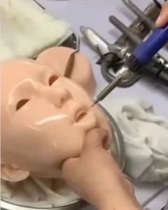 ตบแต่งปากตุ๊กตายางด้วยบัดกรี