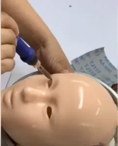 ตบแต่งตาตุ๊กตายางให้เรียวด้วยบัดกรี