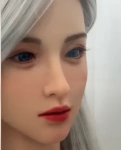 ใบหน้าตุ๊กตายางผู้หญิงสมจริงเมื่อสร้างเสร็จ