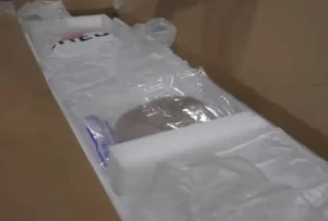 กล่องด้านในมีโฟมป้องกันตัวตุ๊กตายางอย่างดี