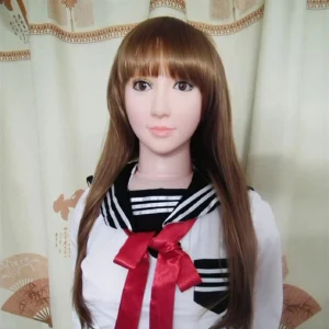 ตุ๊กตายางยูมิคานะใส่ชุดนักเรียนญีปุ่น