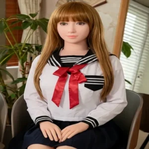 ตุ๊กตายางเป่าลมยูมิคานะนั่งโพสต์ท่าใส่่ชุดนักเรียนญี่ปุ่น