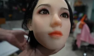 ใบหน้าน้องและผมเป็นแบบฝังจึงสมจริงสวยงาม